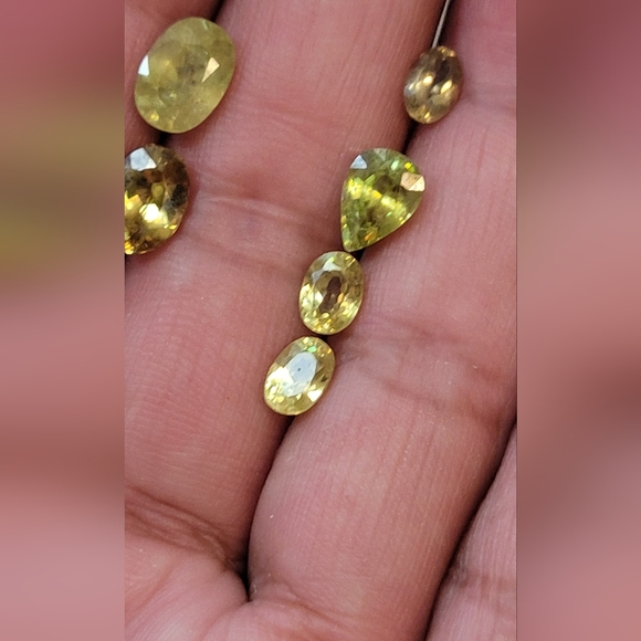 Natural Sphene green tear pear gem - Picture 17 of 17